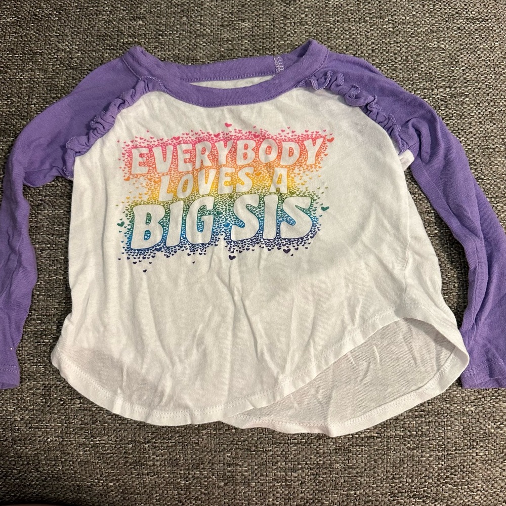 chaser long sleeved tee “everybody loves a big sis”